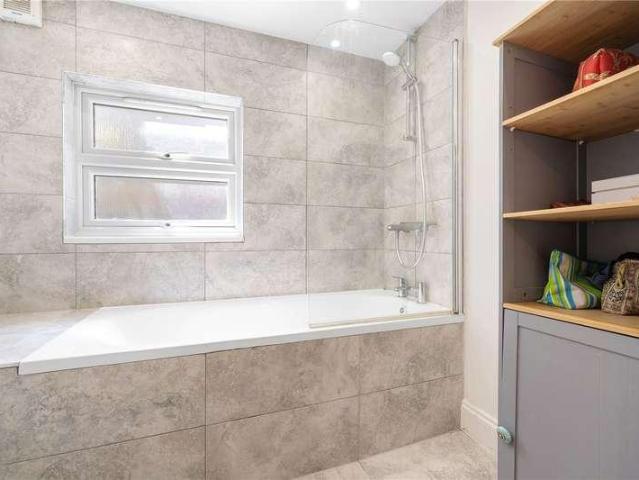 Flat for sale in East Dulwich, Greater London