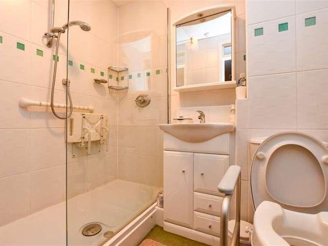Flat for sale in Rose Hill, Pachesham Park