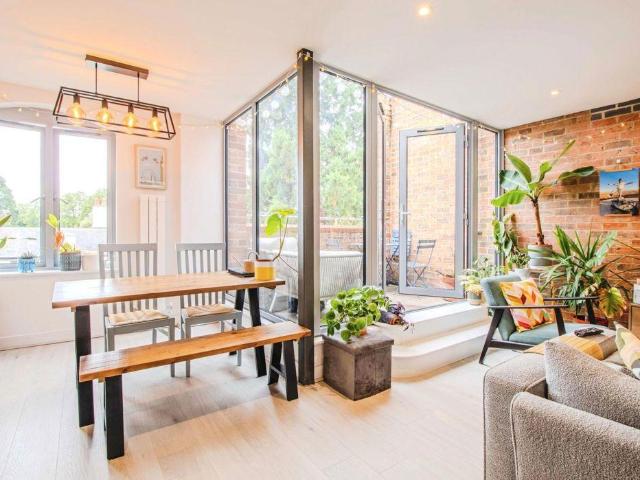 Flat for sale in Emscote, Green Close