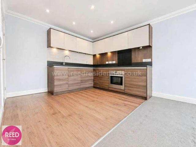 Flat for sale in Barling, Essex