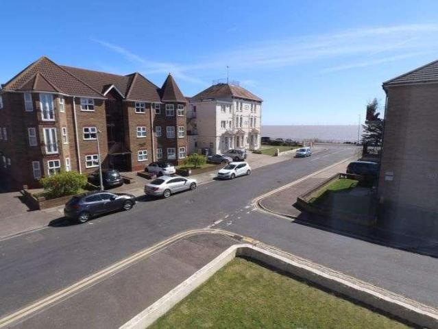 Flat for sale in Dale Hill, Essex