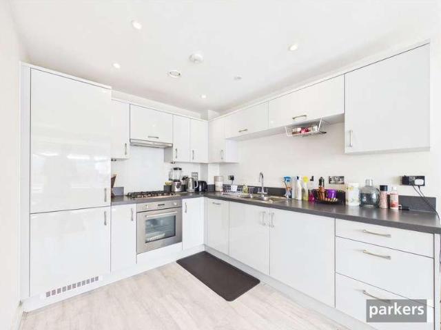 Flat for sale in Whitley Wood, Reading