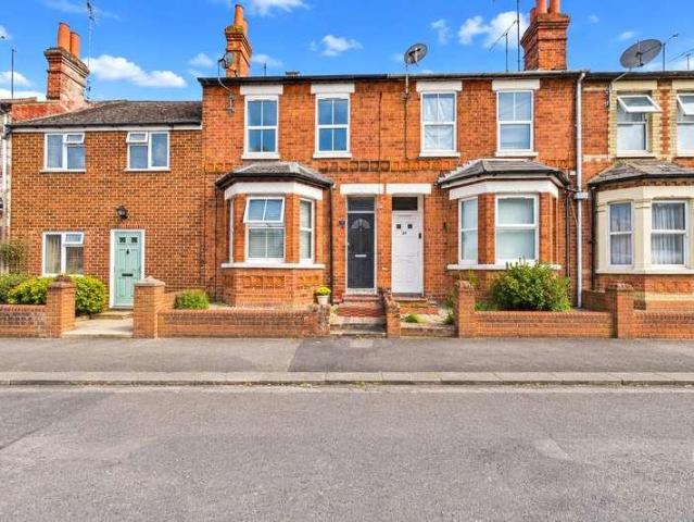 Flat for sale in Dee Park, Reading
