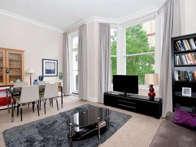 Flat for sale in Kensington, Greater London