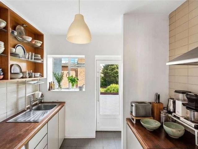 Flat for sale in Stoke Newington, Greater London