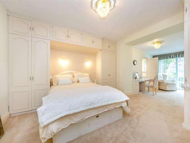 Flat for sale in Conwy, Wales