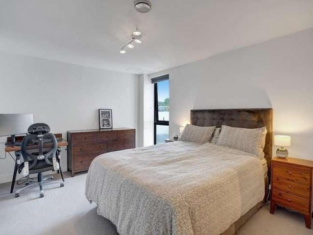 Flat for sale in West Norwood, Greater London