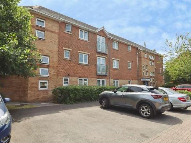 Flat for sale in Barry Island, Barry