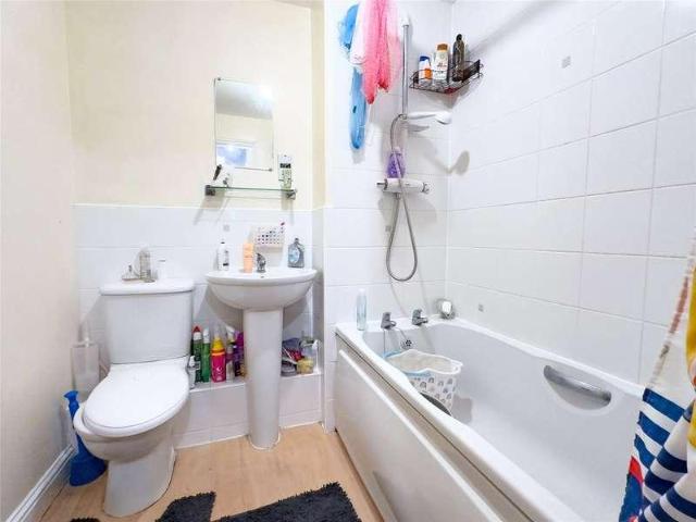 Flat for sale in Madley Park, Black Bourton