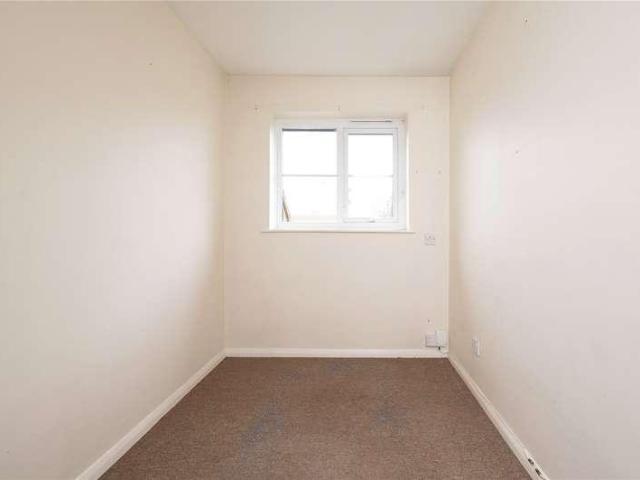 Flat for sale in Batchworth, Hertfordshire