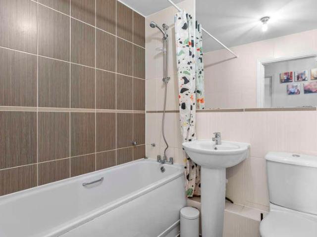 Flat for sale in Amersham, Latimer