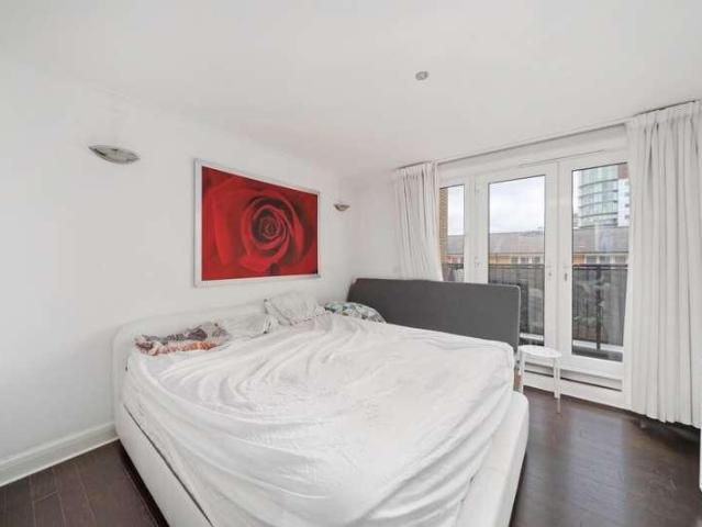 Flat for sale in Putney, Greater London
