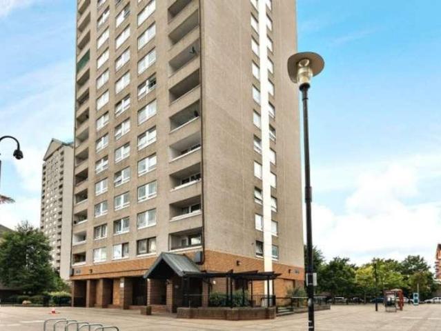 Flat for sale in Millwall, Greater London