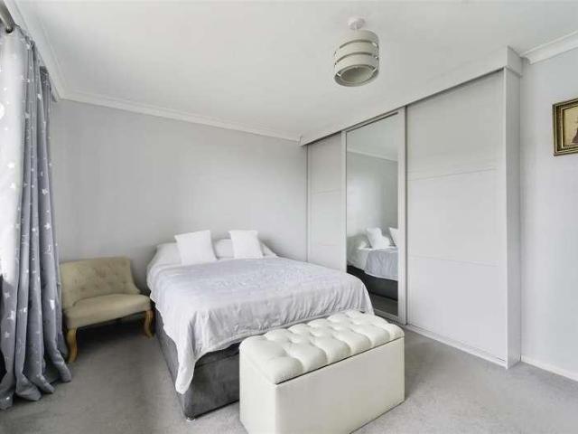 Flat for sale in Nork, Red Hill