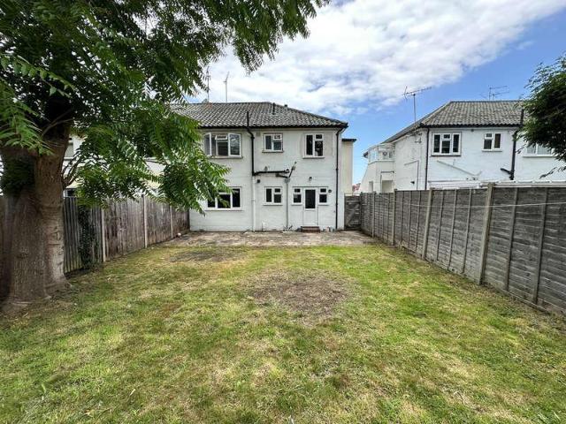 Flat for sale in Stoneleigh, Ewell