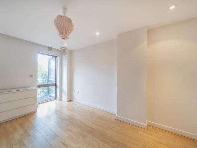 Flat for sale in West Hampstead, Greater London