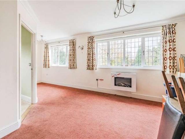 Flat for sale in Pachesham Park, Surrey