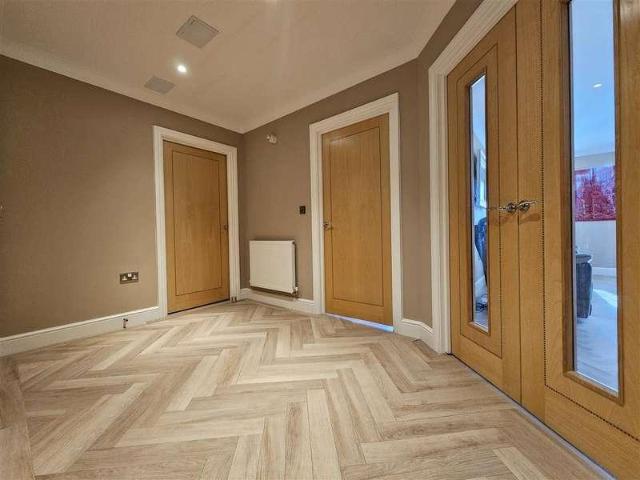 Flat for sale in Solihull, Ulverley Green