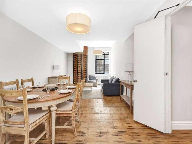 Flat for sale in Clerkenwell Green, Greater London