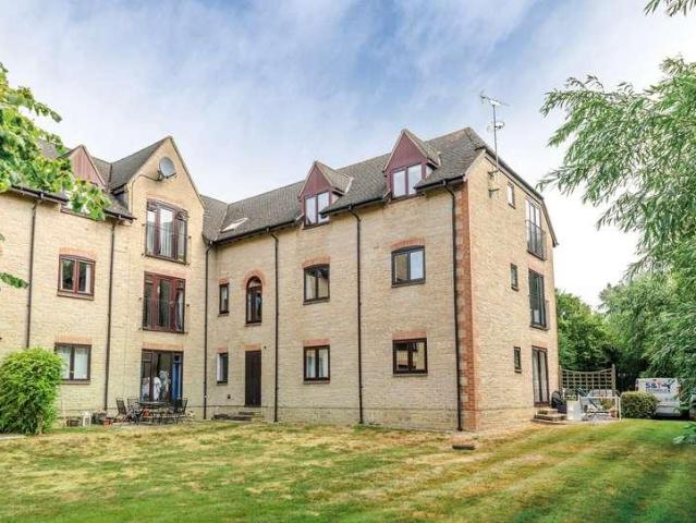 Flat for sale in Deer Park, Black Bourton