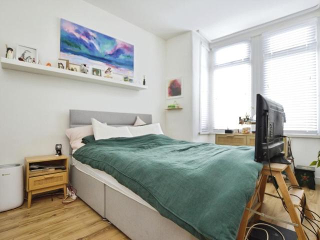 Flat for sale in Upton Park, Greater London