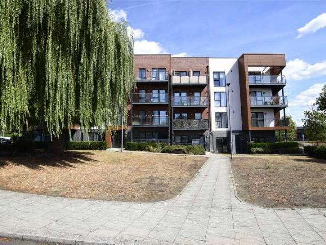 Flat for sale in Harold Wood, Greater London