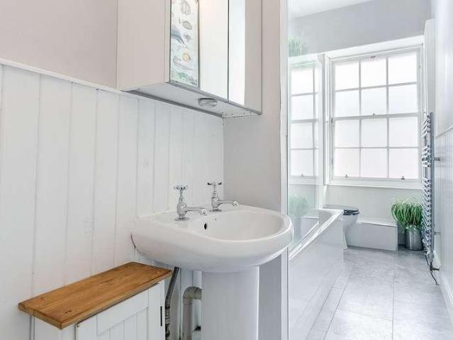 Flat for sale in Trinity, Scotland