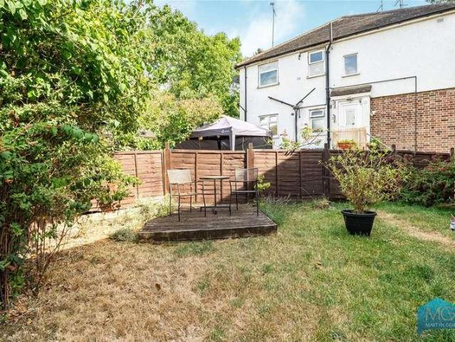 Flat for sale in West Finchley, Greater London