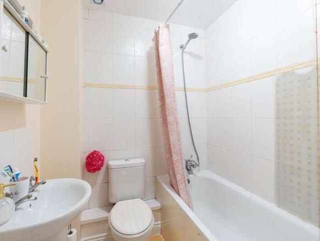 Flat for sale in The Slade, Oxfordshire