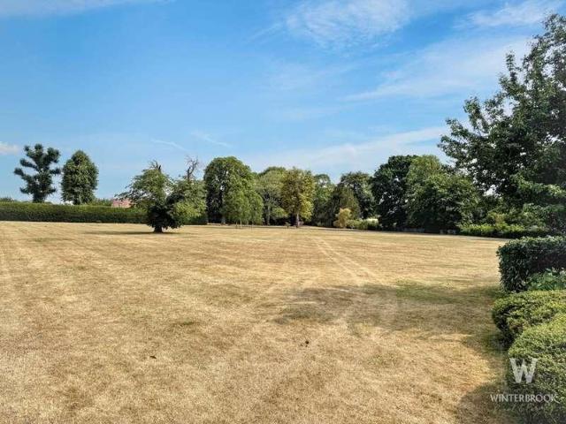 Flat for sale in Berrick Salome, Oxfordshire
