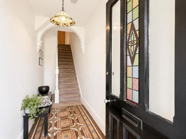 Flat for sale in Compton Acres, Barton In Fabis