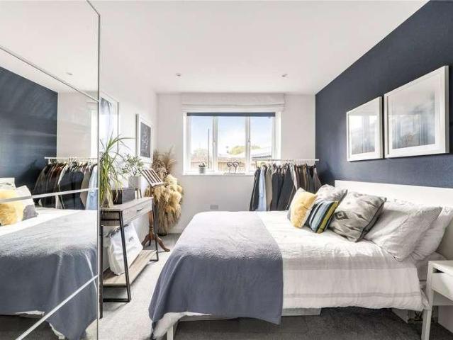 Flat for sale in London Borough of Croydon, Greater London
