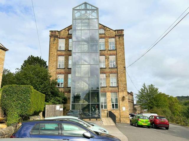 Flat for sale in Bradley, West Yorkshire