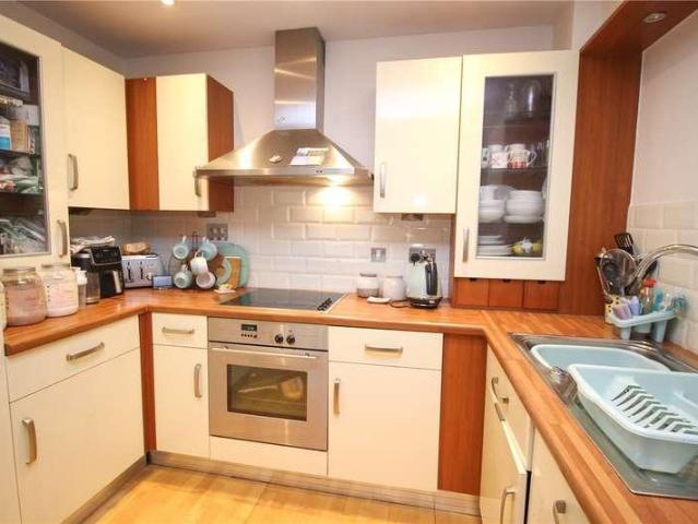 Flat for sale in Alton Barnes, Essex