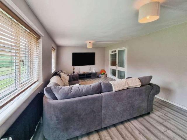 Flat for sale in Horsforth, West Yorkshire