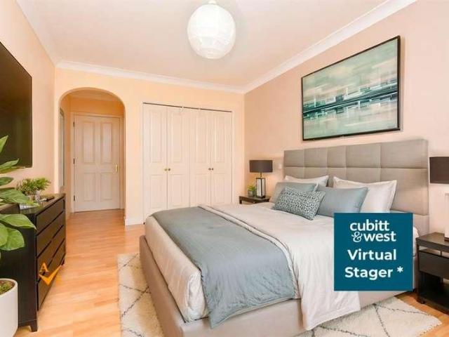 Flat for sale in London Borough of Croydon, Waddon