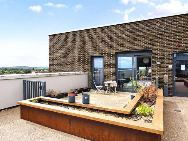 Flat for sale in Spelthorne, Surrey