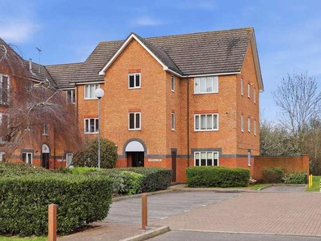 Flat for sale in Epping, Essex