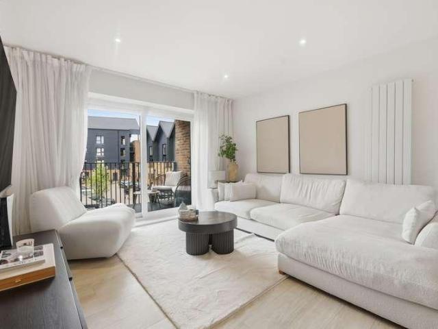 Flat for sale in Broxbourne, Hertfordshire