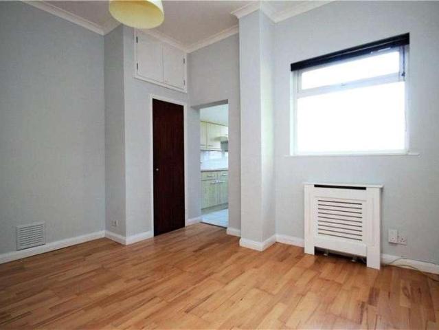 Flat for sale in London Borough of Croydon, Selhurst