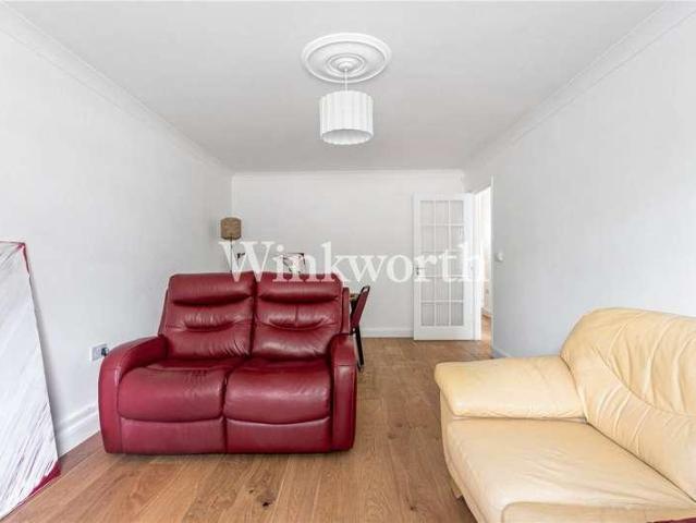 Flat for sale in Palmers Green, Greater London