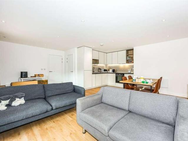 Flat for sale in Colindale, Greater London