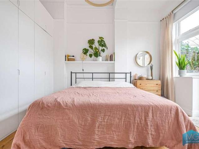 Flat for sale in Muswell Hill, Greater London
