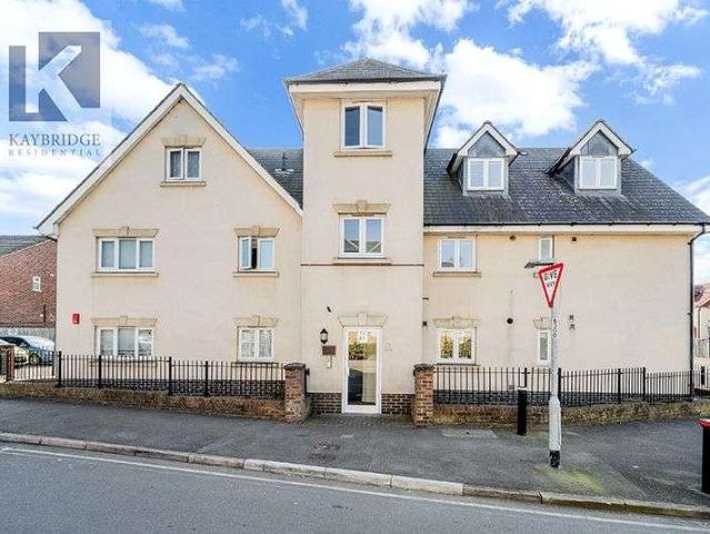 Flat for sale in Ewell, Surrey