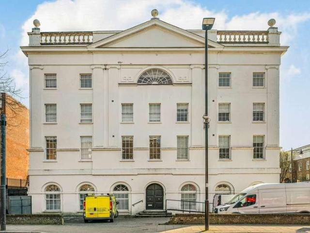 Flat for sale in Islington, Greater London