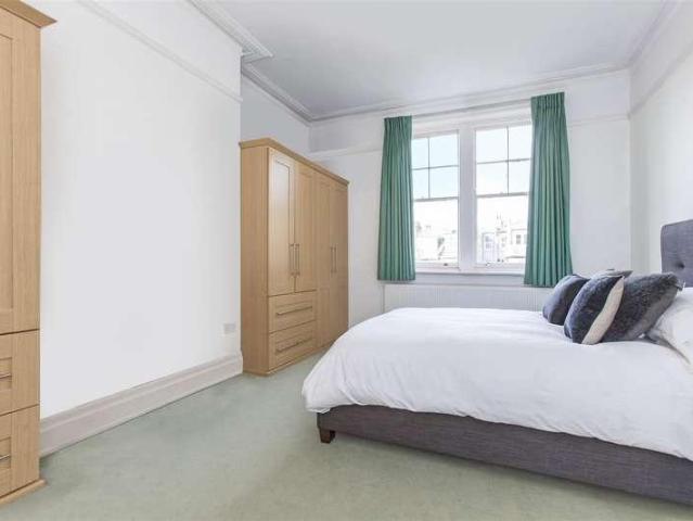 Flat for sale in West Hampstead, Greater London