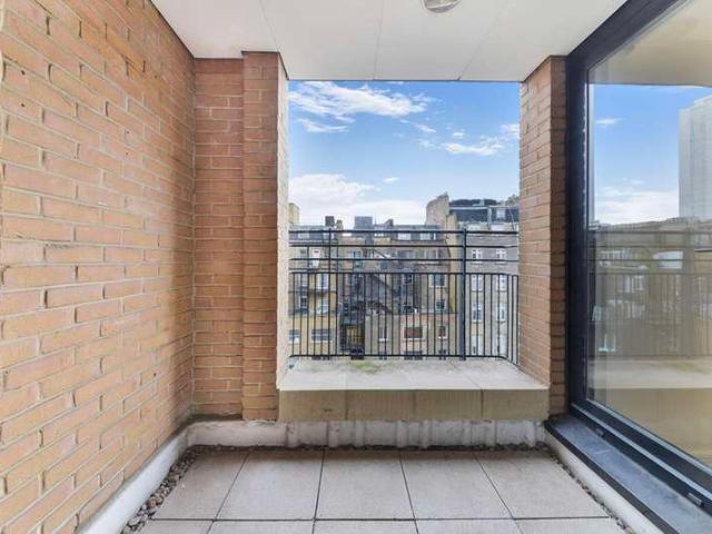 Flat for sale in South Kensington, Greater London