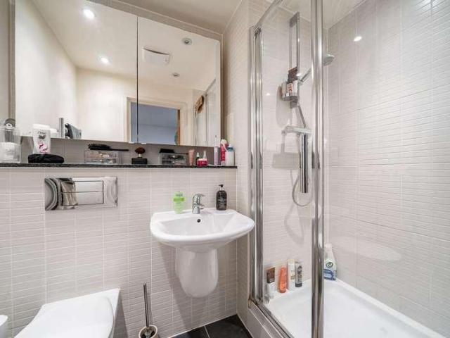 Flat for sale in South Woodford, Greater London
