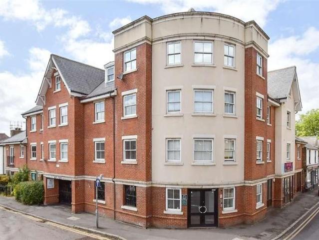 Flat for sale in Ivy Chimneys, Epping