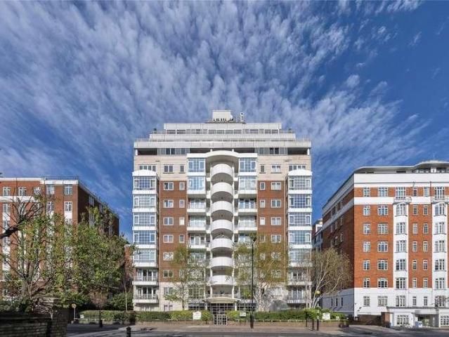 Flat for sale in St. John's Wood, Greater London